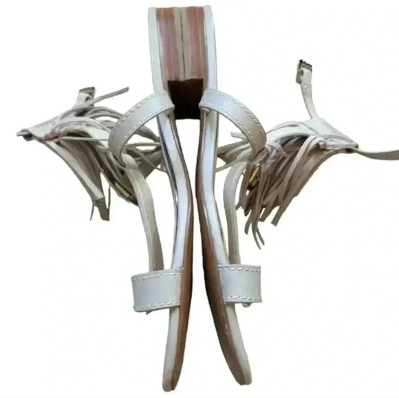 B Brian Atwood Megan Sandals Women's 9 Nude Cream Leather Fringe Southwestern - Picture 5 of 9